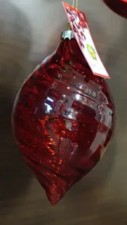 Vianočná guľa červená s vrúbkovaním šiška 8,3x14,7cm